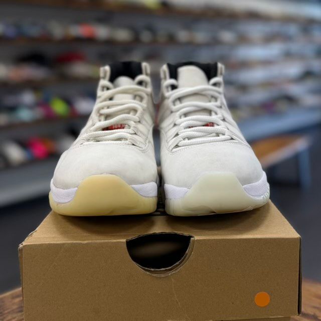 Jordan 11 Retro Platinum Tint - Preowned