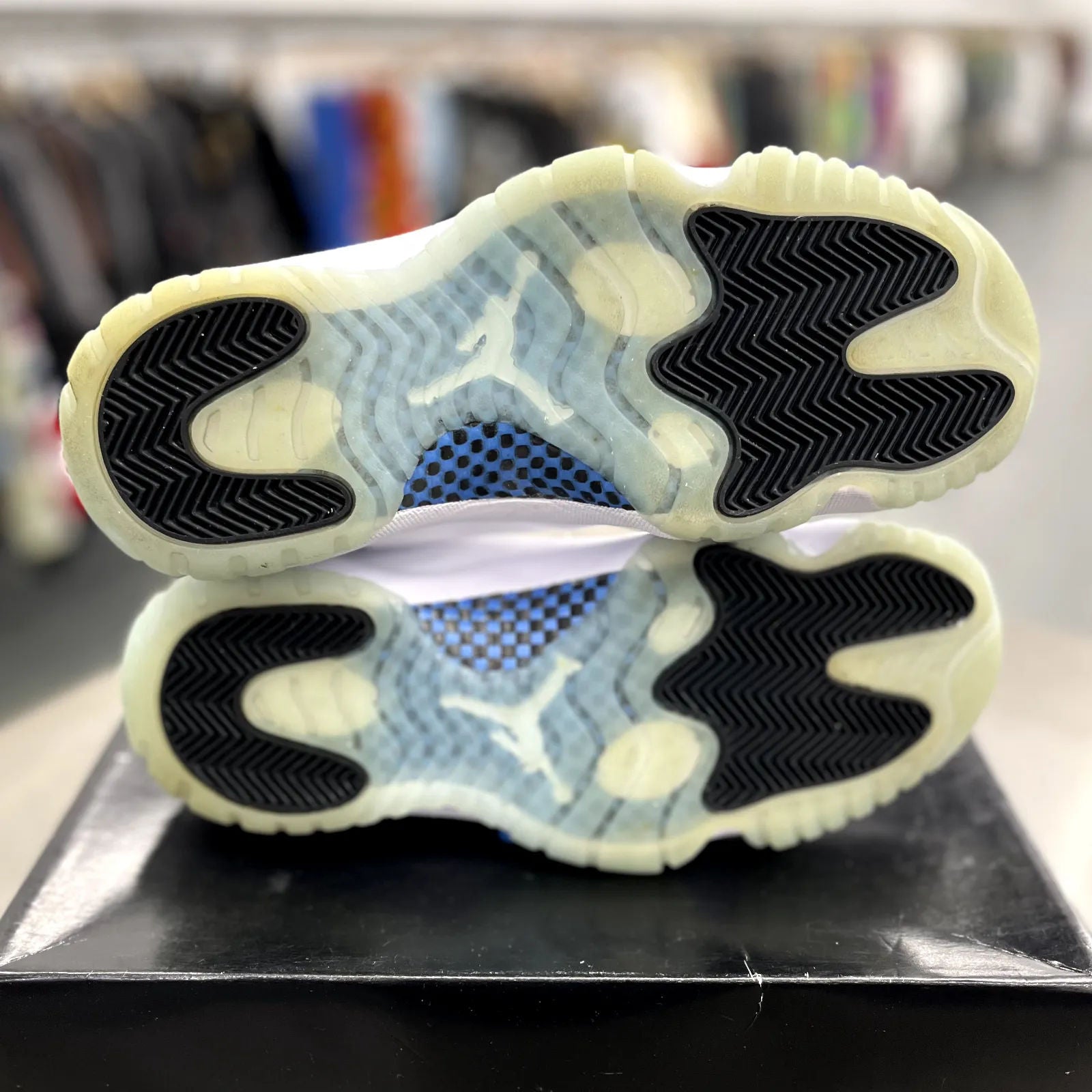 Jordan 11 Retro Low Legend Blue (GS) - Preowned