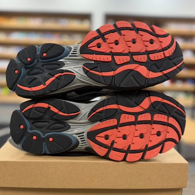 Saucony ProGrid Omni 9 Black Silver Multi - Preowned