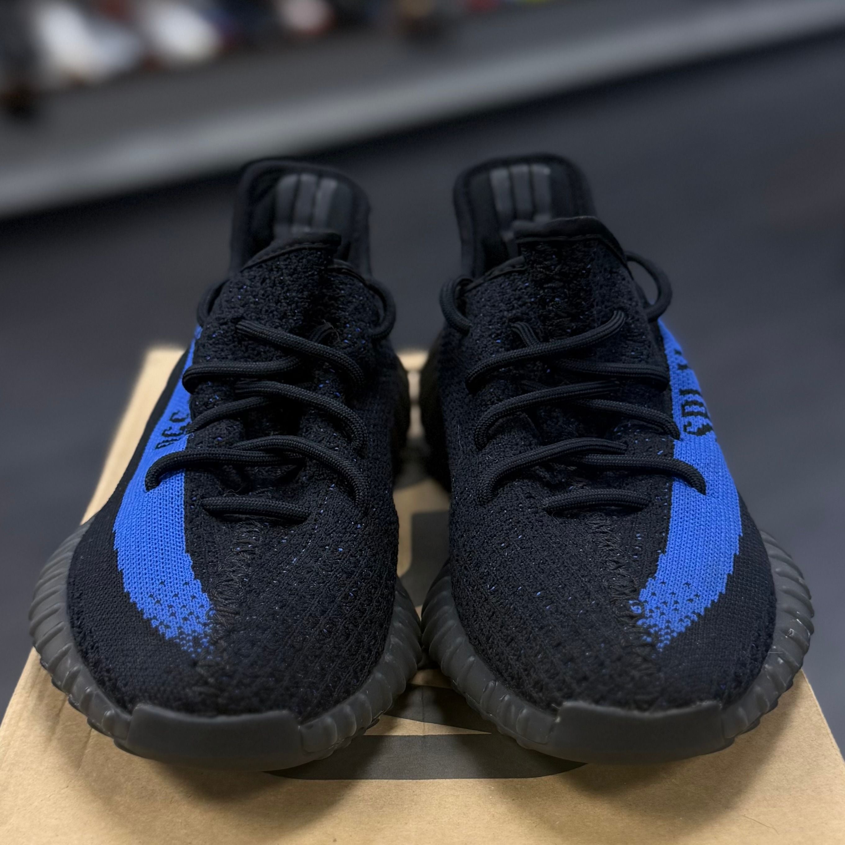 adidas Yeezy Boost 350 V2 Dazzling Blue - Preowned