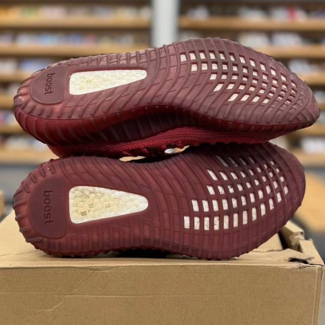 adidas Yeezy 350 V2 CMPCT Slate Red - Preowned