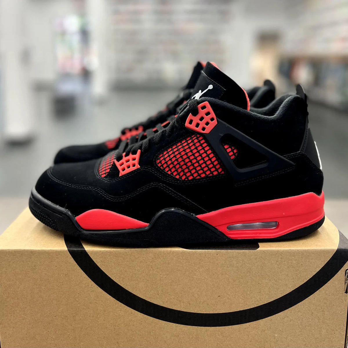 Jordan 4 Retro Red Thunder - Preowned