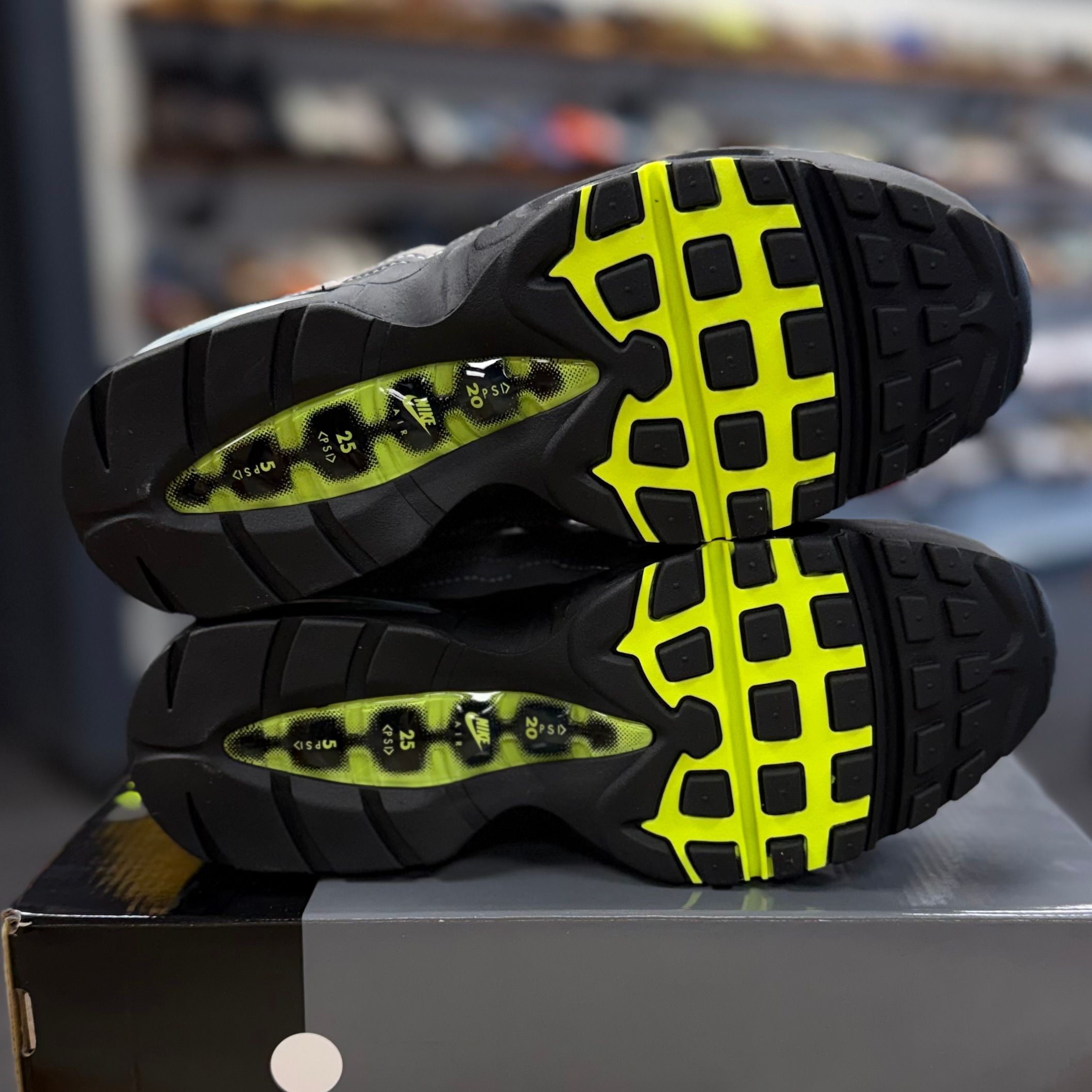 BRAND NEW STEAL - Nike Air Max 95 OG Big Bubble Neon (2025/2026)