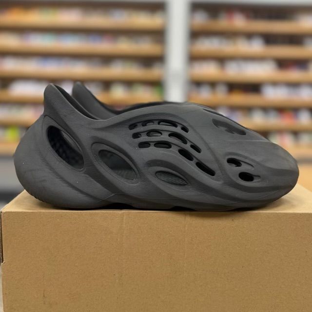 adidas Yeezy Foam RNR Onyx - Preowned