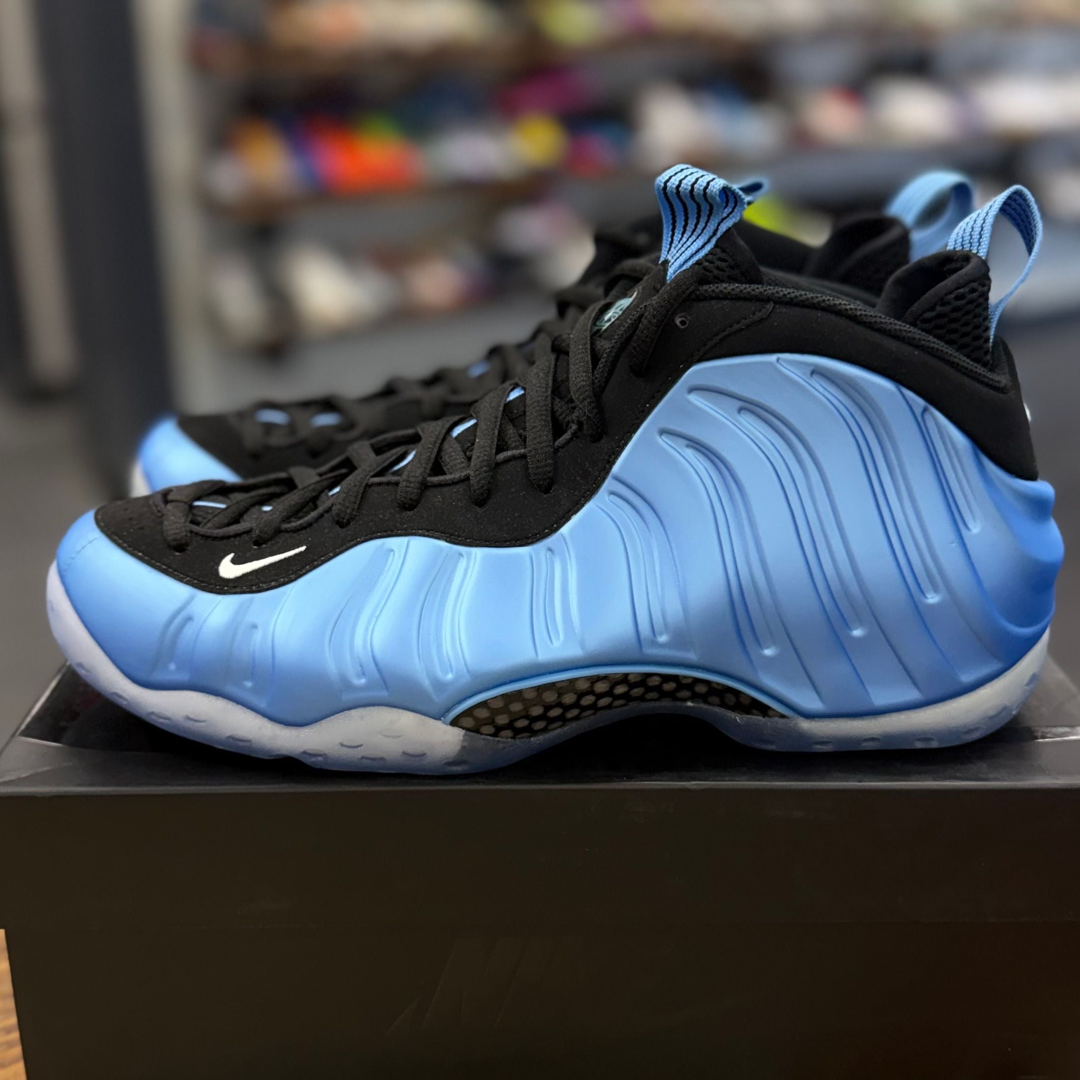 BRAND NEW STEAL - Nike Air Foamposite One University Blue