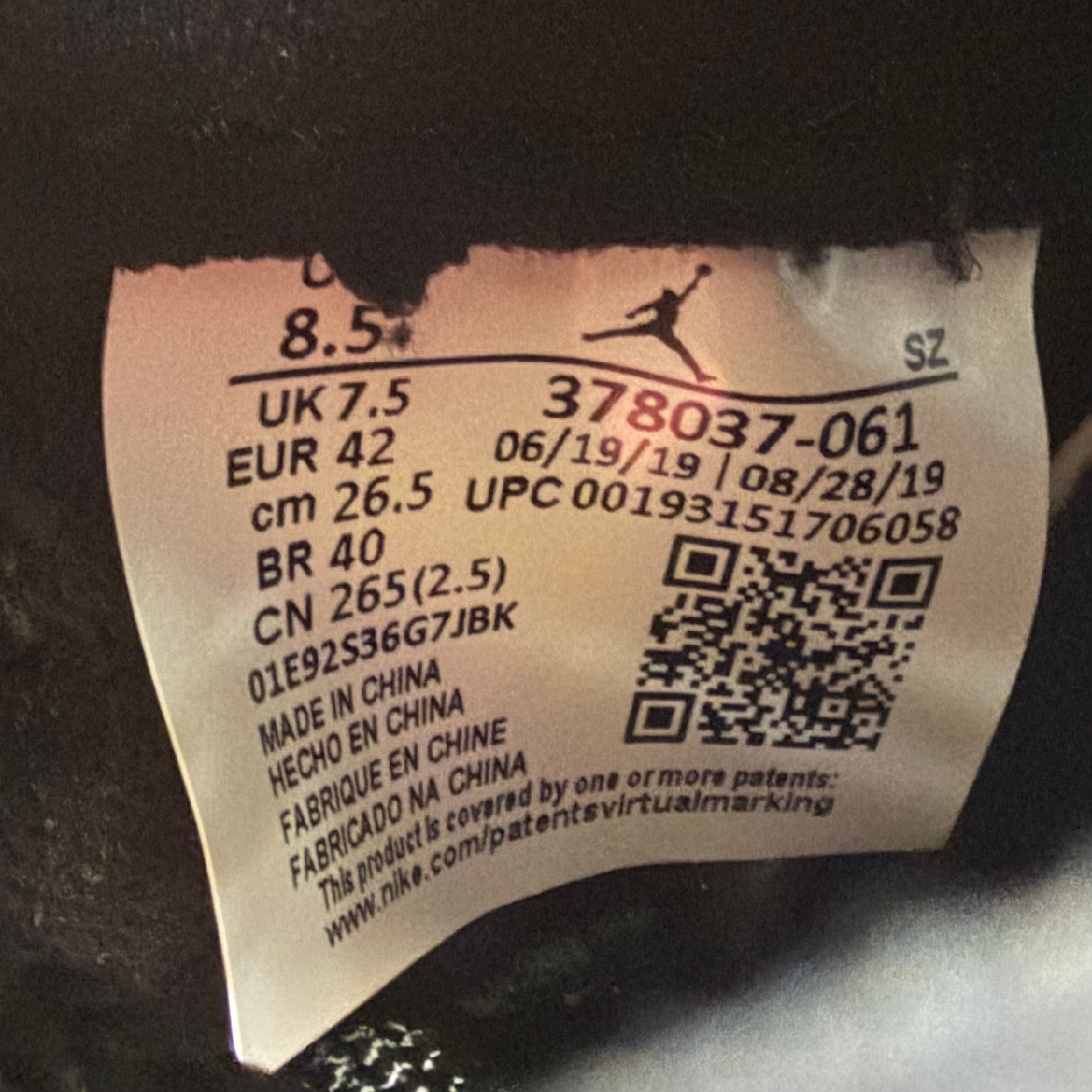 Jordan 11 Retro Playoffs Bred (2019) - Preowned