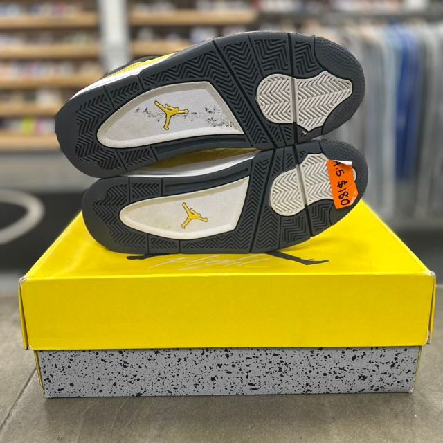 Jordan 4 Retro Lightning (2021) - Preowned