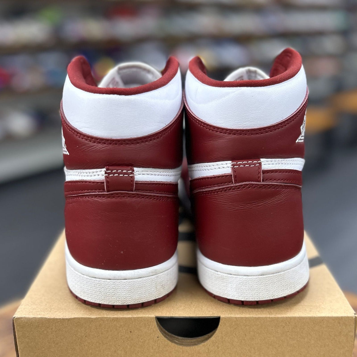 Jordan 1 Retro High OG Artisanal Team Red - Preowned