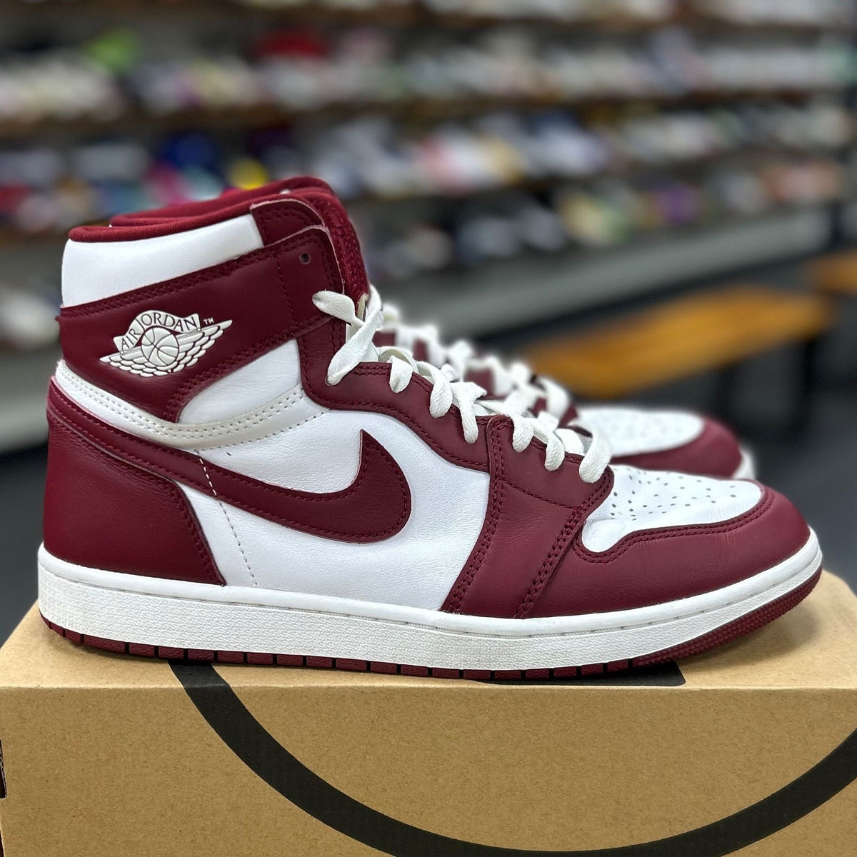 Jordan 1 Retro High OG Artisanal Team Red - Preowned