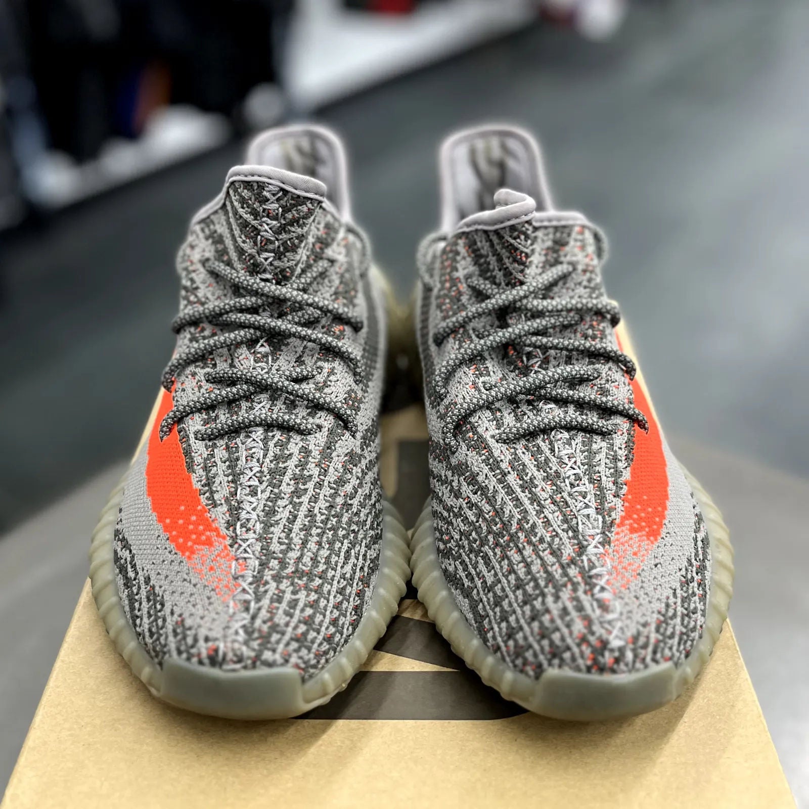 adidas Yeezy Boost 350 V2 Beluga - Preowned
