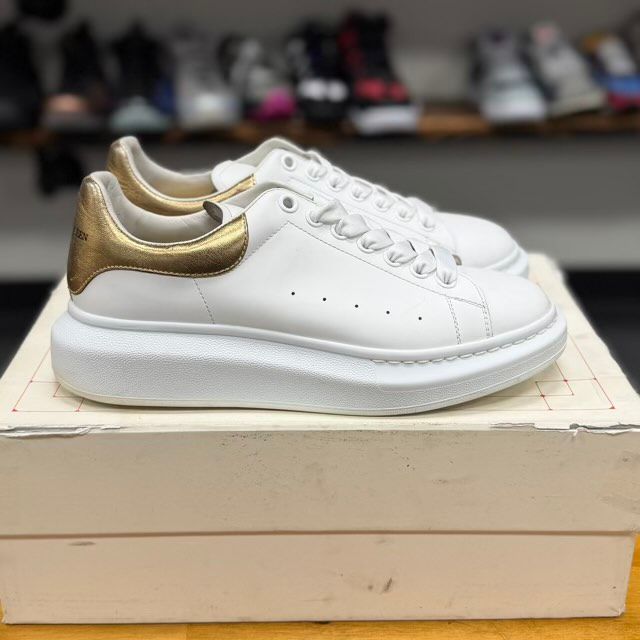 Alexander McQueen Oversized Light Gold - Preowned