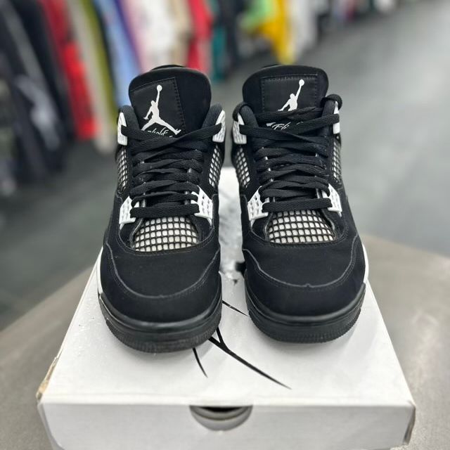 Jordan 4 Retro White Thunder - Preowned