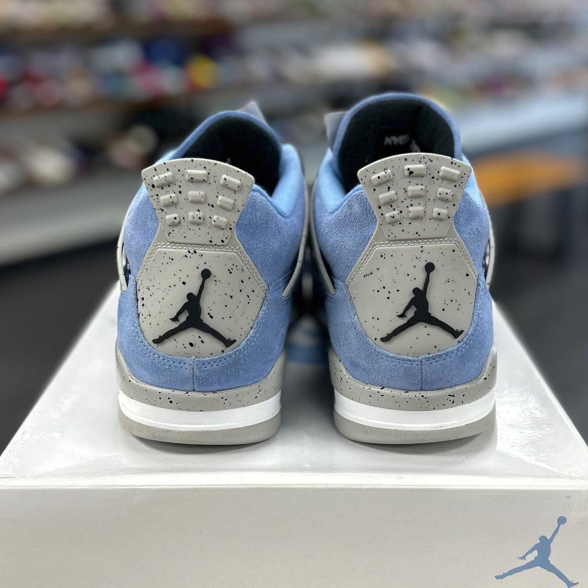 Jordan 4 Retro University Blue - Preowned