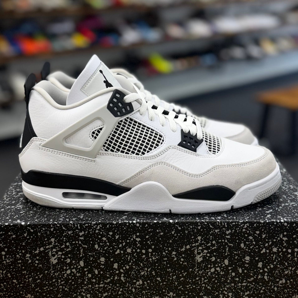 Jordan 4 Retro Military Black - Preowned