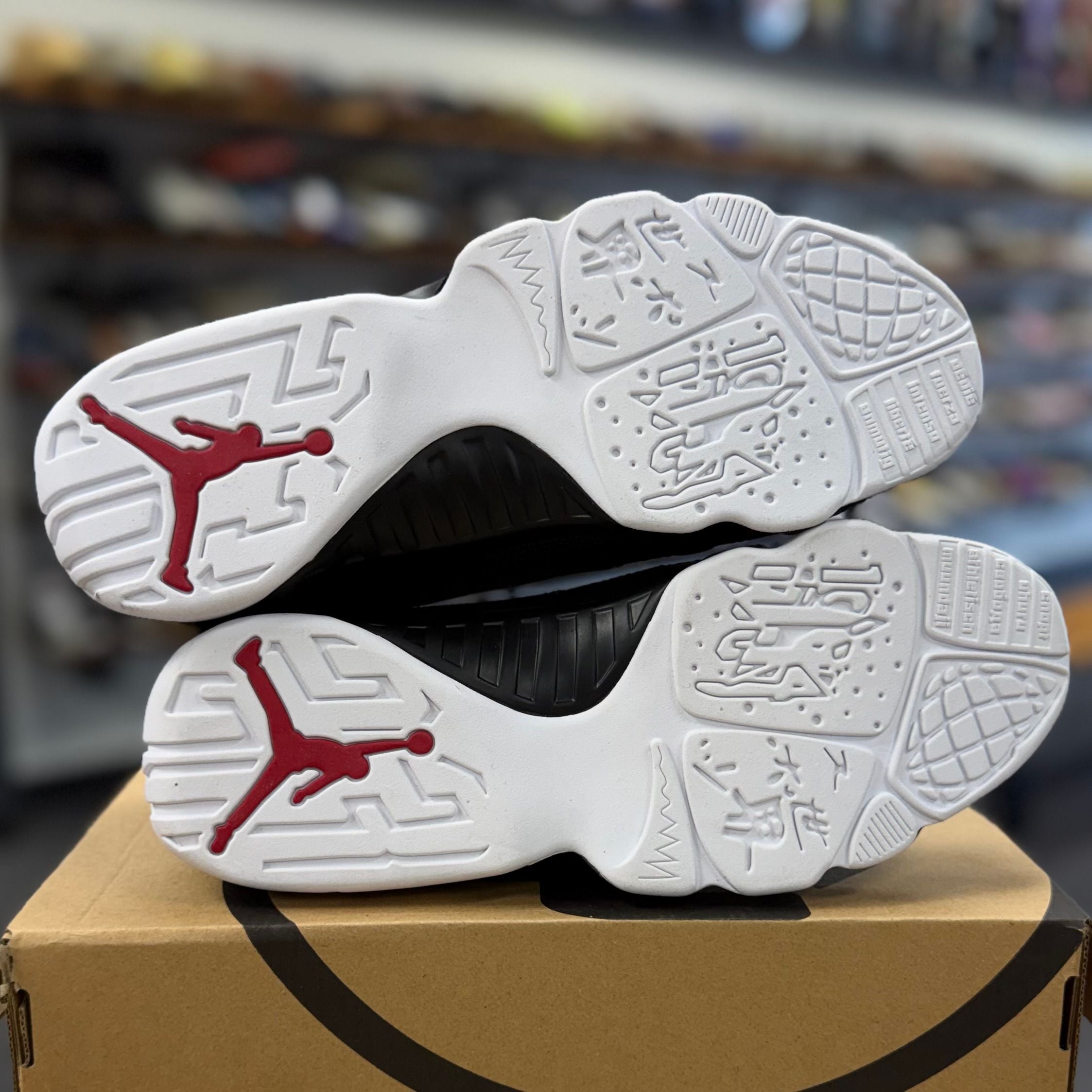 BRAND NEW STEAL - Jordan 9 Retro Low Snakeskin