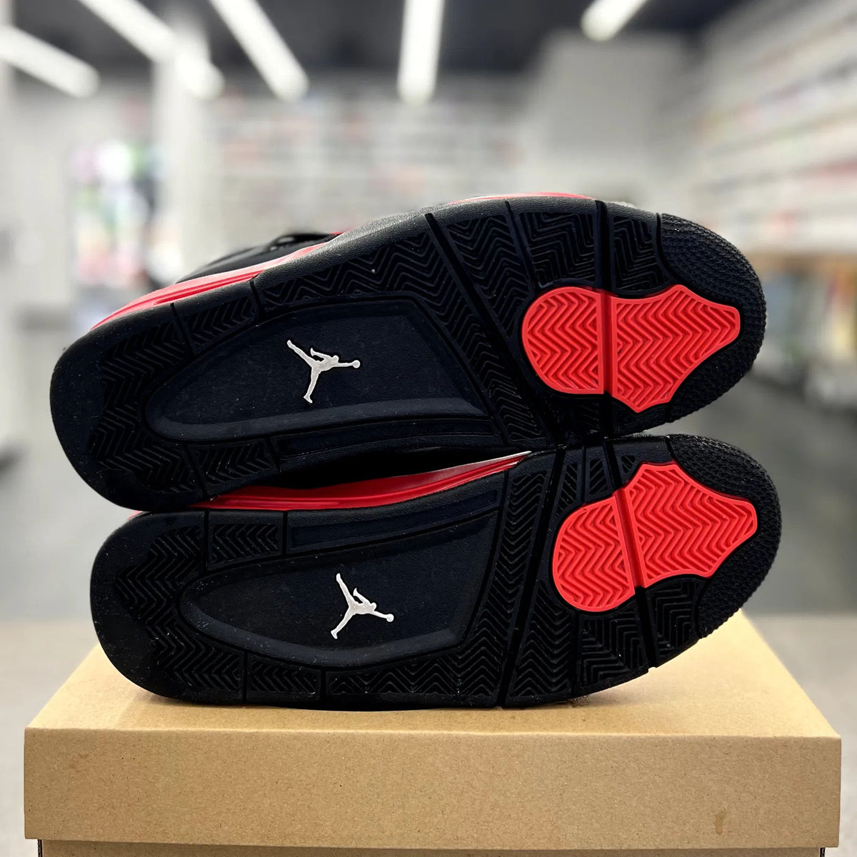 Jordan 4 Retro Red Thunder - Preowned