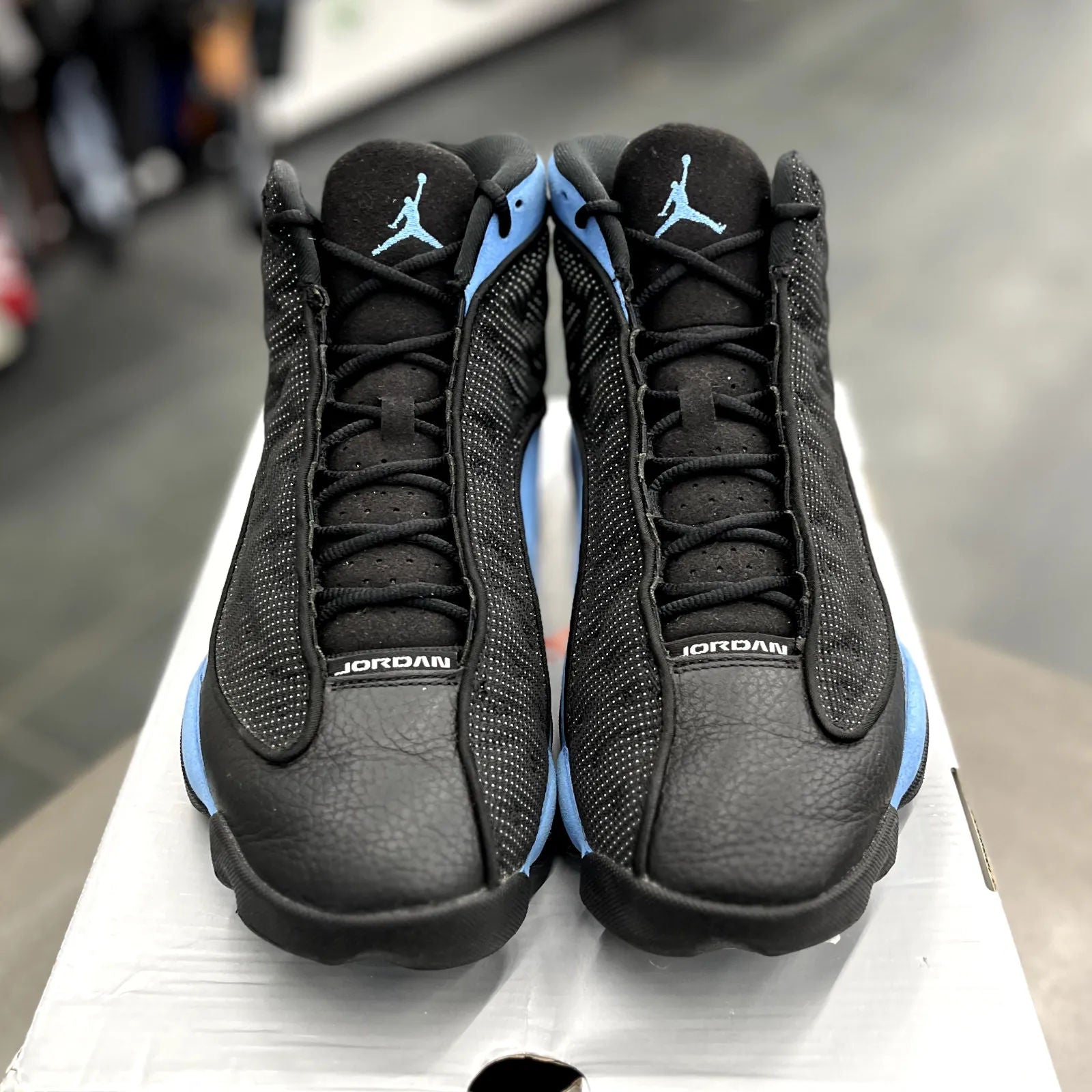 Jordan 13 Retro Black University Blue - Preowned