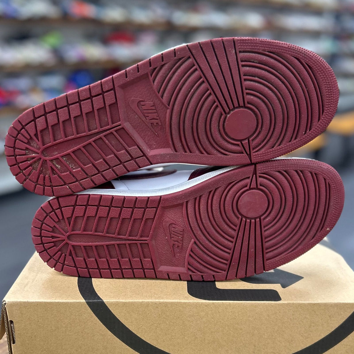 Jordan 1 Retro High OG Artisanal Team Red - Preowned