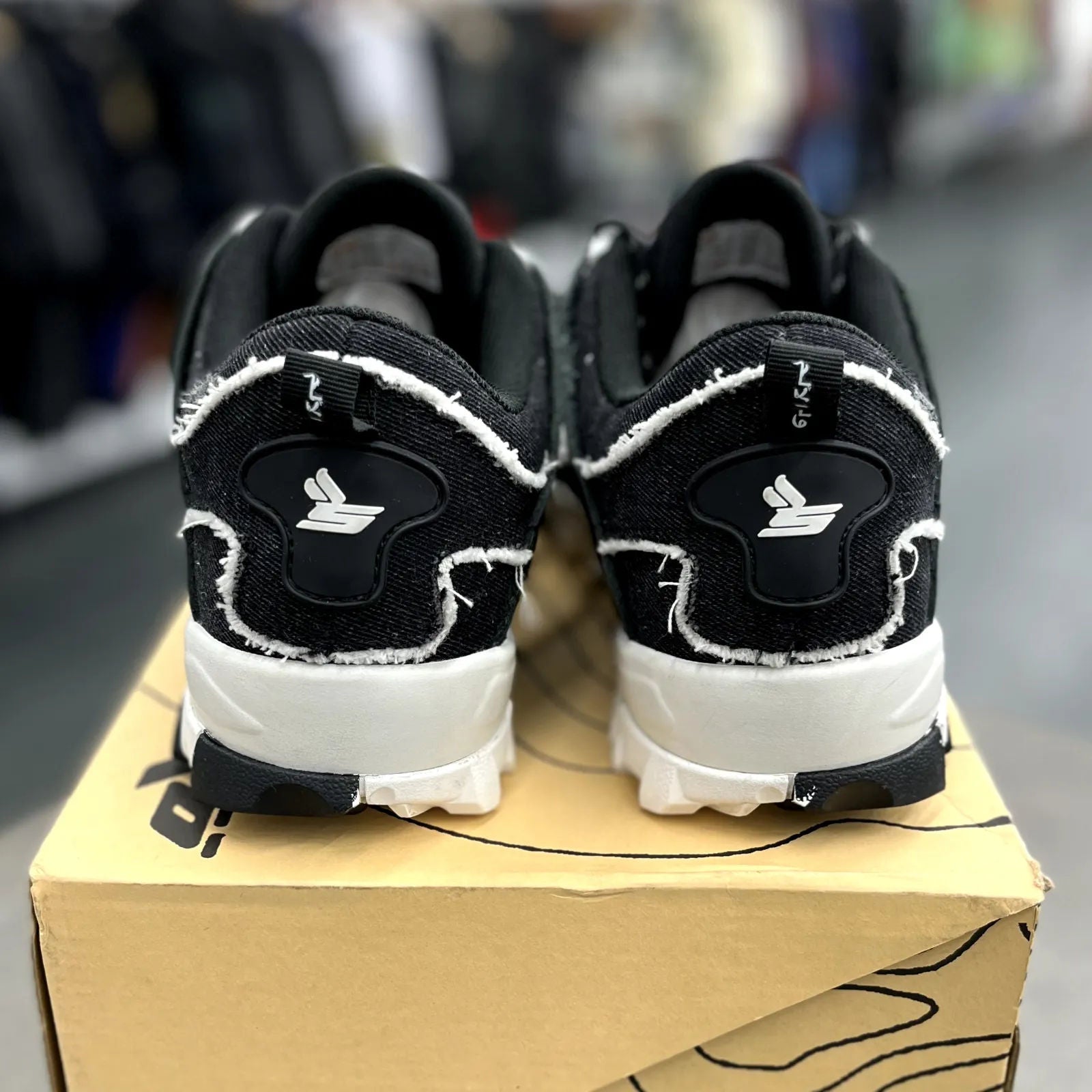 Sickö Vessel Hiking Shoes (Black/White) - Preowned