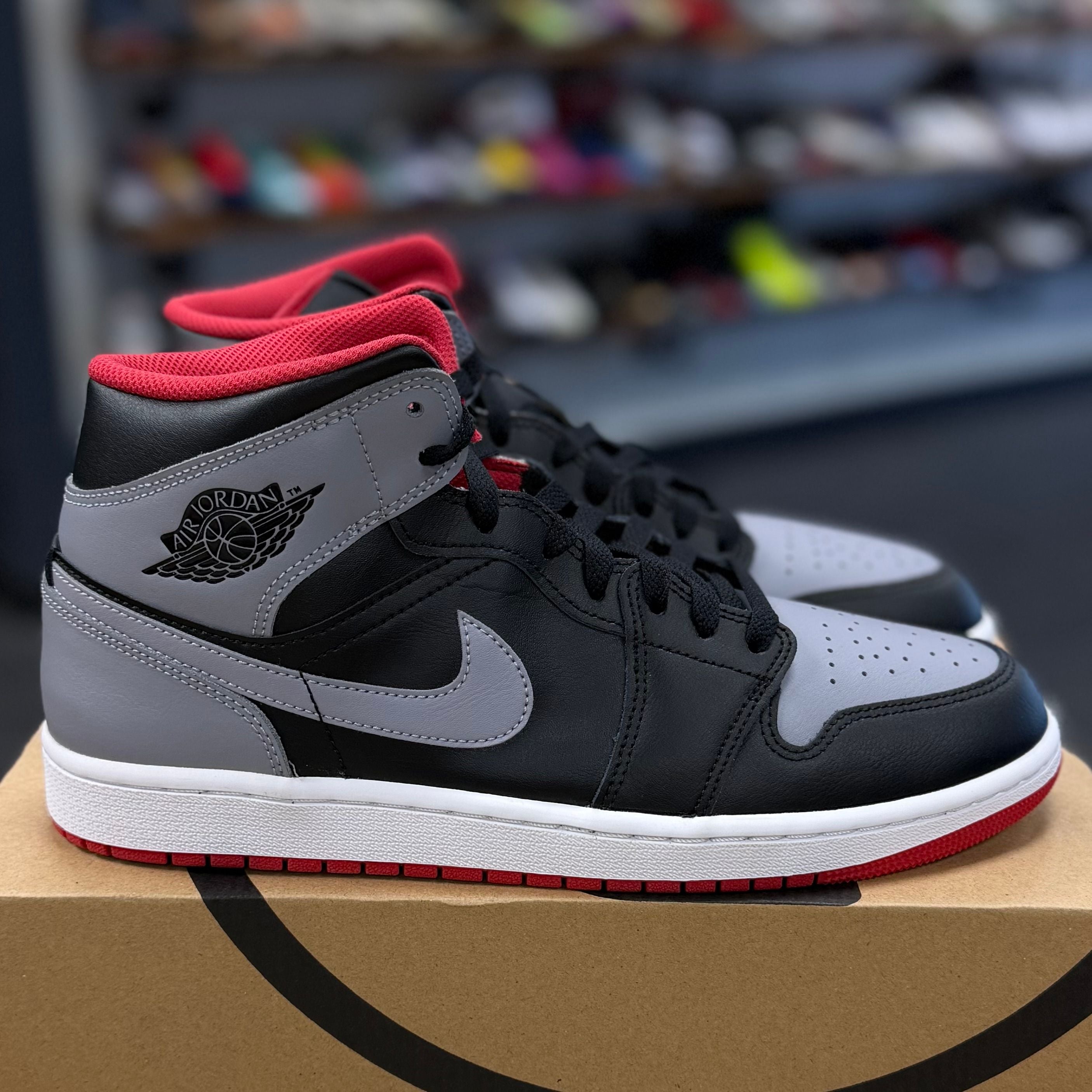 BRAND NEW STEAL - Jordan 1 Mid Bred Shadow