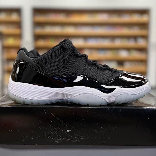 Jordan 11 Retro Low Space Jam - Preowned