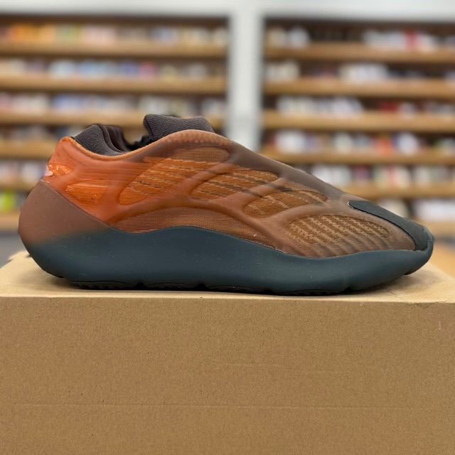 adidas Yeezy 700 V3 Copper Fade - Preowned
