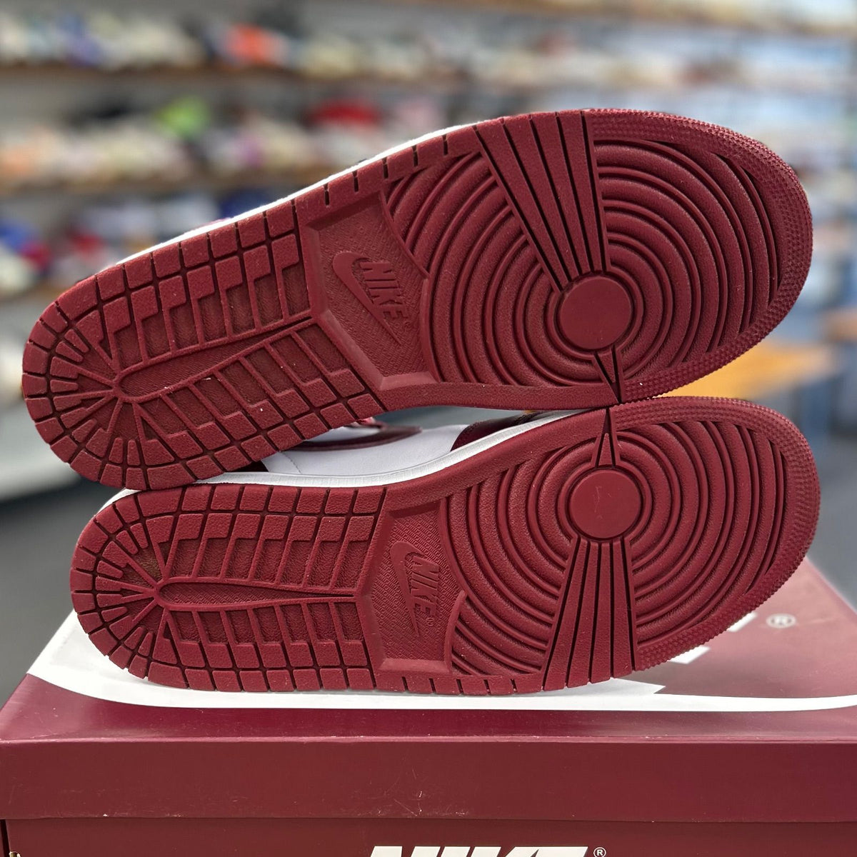 Jordan 1 Retro High OG Artisanal Team Red - Preowned