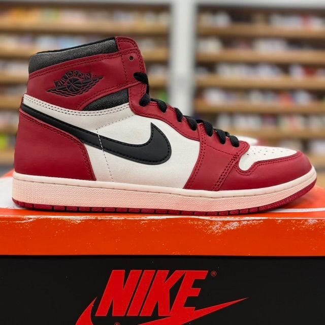 Jordan 1 Retro High OG Chicago Lost and Found - Preowned