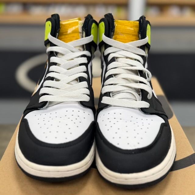 Jordan 1 Retro High White Black Volt University Gold (GS) - Preowned