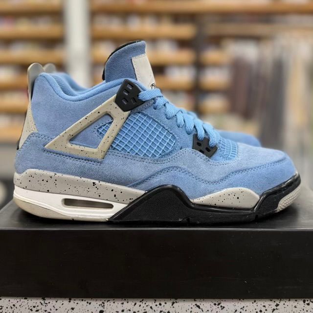 Jordan 4 Retro University Blue (GS) - Preowned