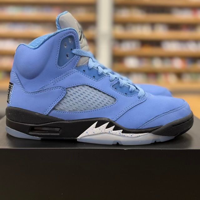 Jordan 5 Retro UNC University Blue - Preowned