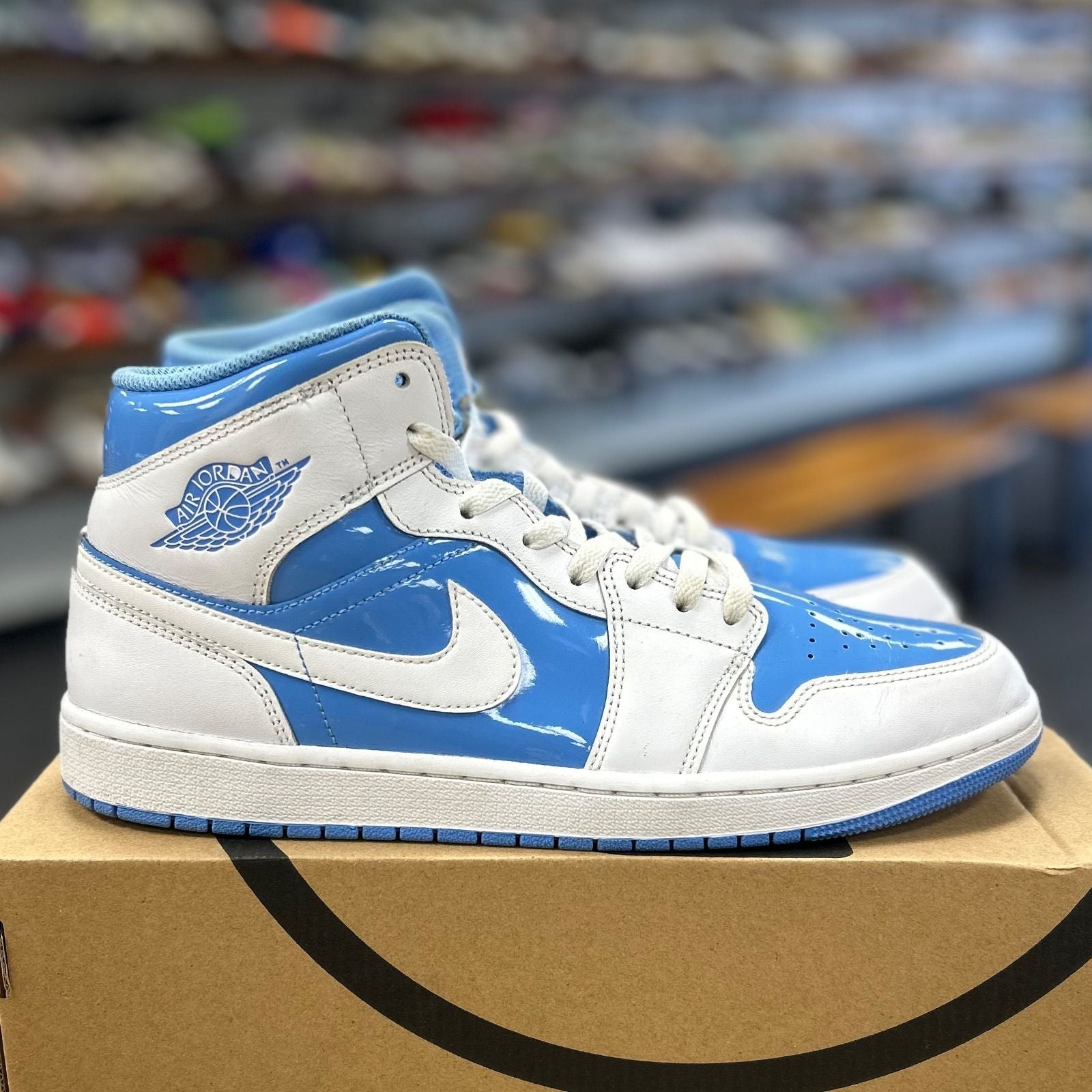 Jordan 1 Mid Legend Blue - Preowned
