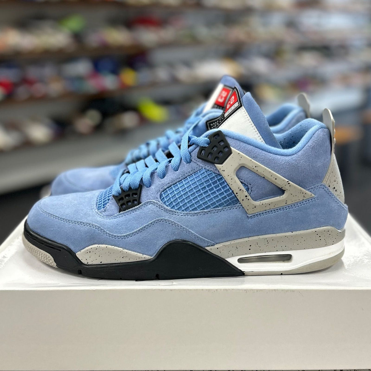 Jordan 4 Retro University Blue - Preowned