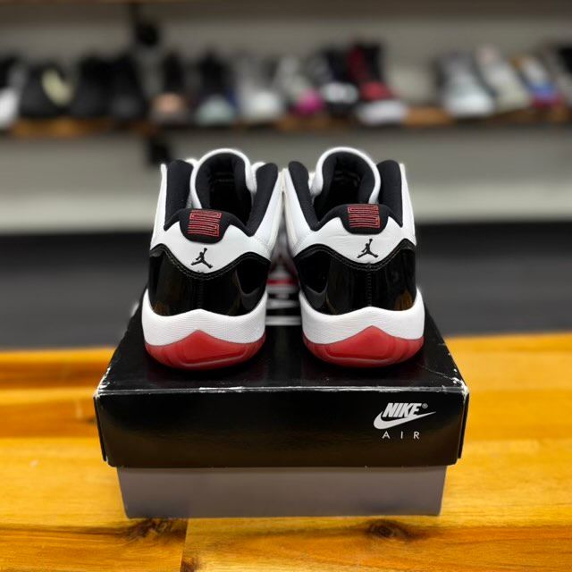 Jordan 11 Retro Low Concord Bred - Preowned