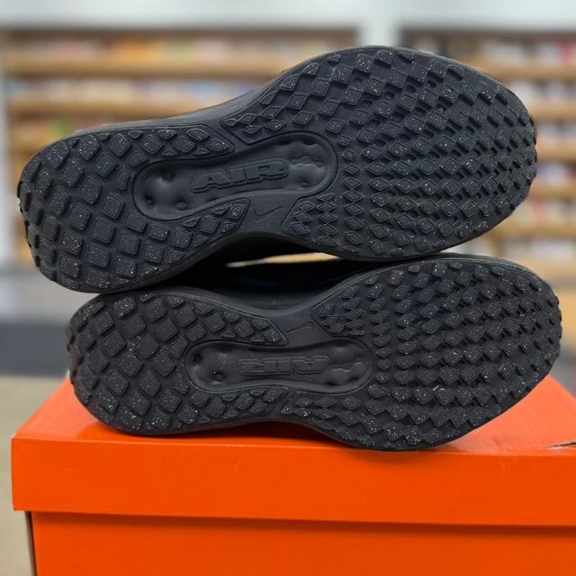 Nike Winflo 11 Black Anthracite - Preowned
