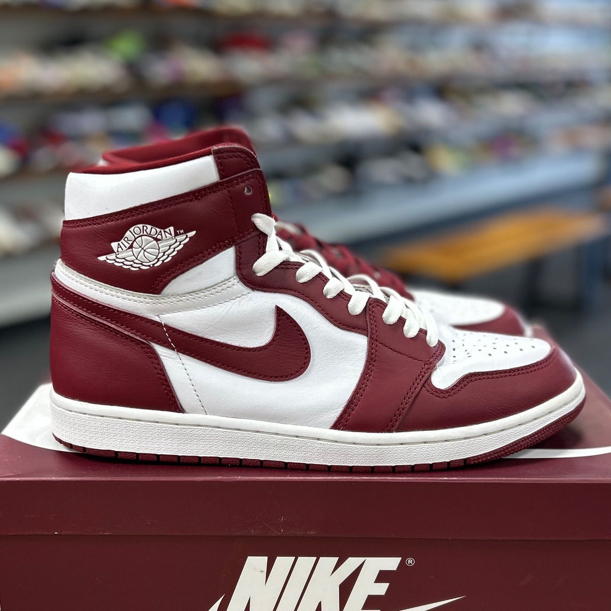 Jordan 1 Retro High OG Artisanal Team Red - Preowned