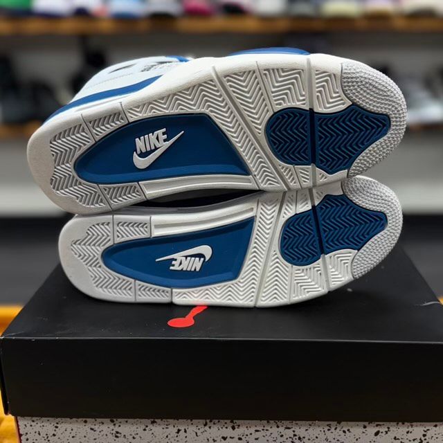 Jordan 4 Retro Military Blue (2024) - Preowned
