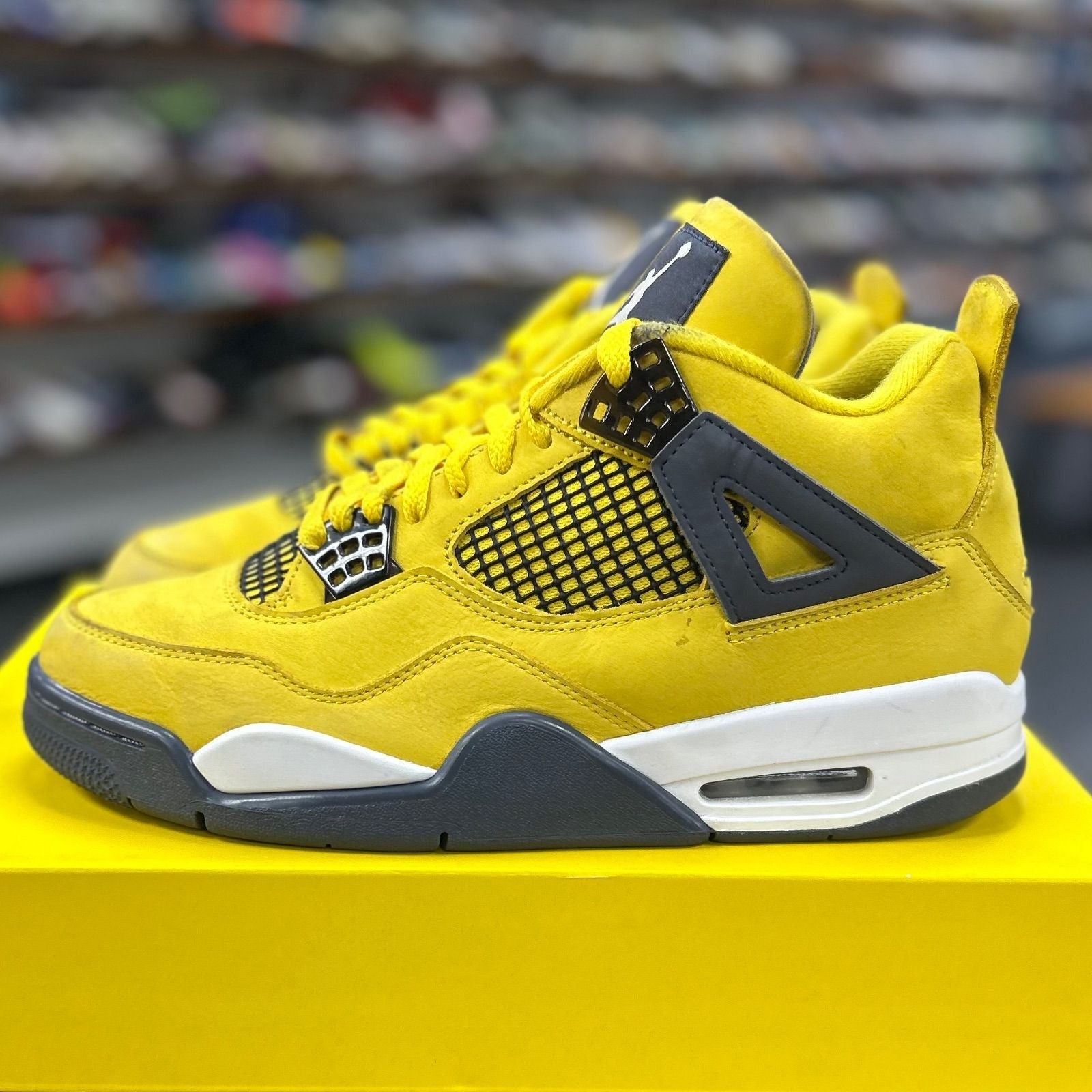 Jordan 4 Retro Lightning (2021) - Preowned