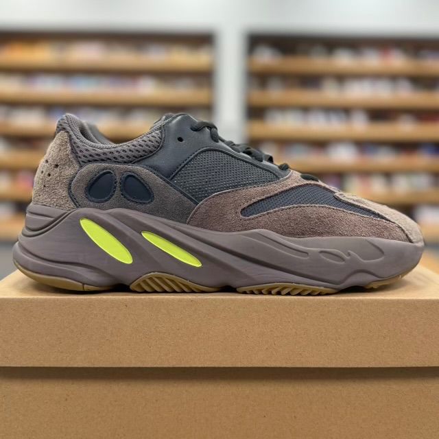 adidas Yeezy Boost 700 Mauve - Preowned