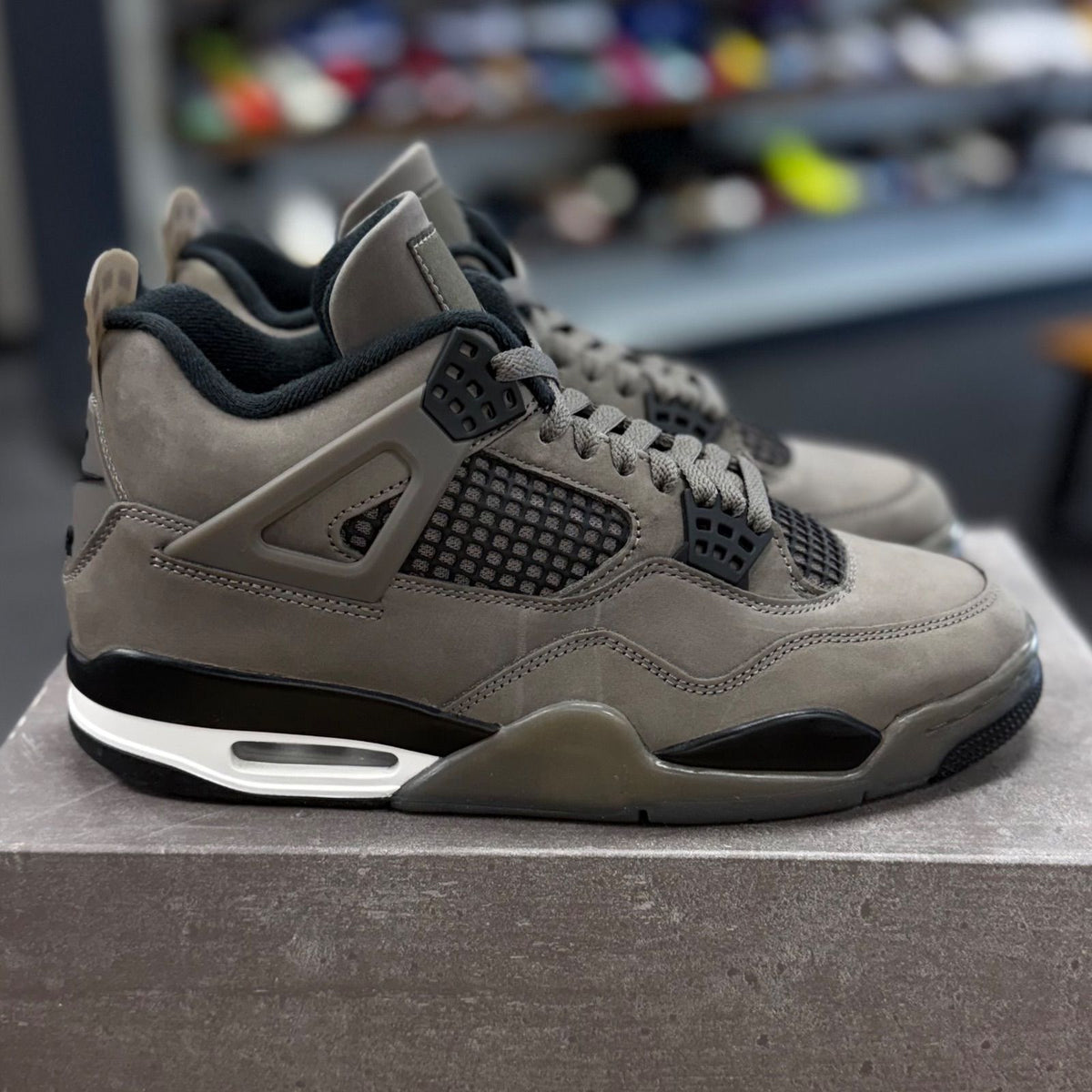 Jordan 4 Retro Cave Stone - Preowned