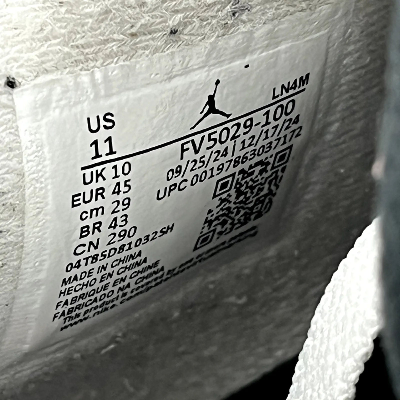 Jordan 4 Retro White Cement (2025) - Preowned