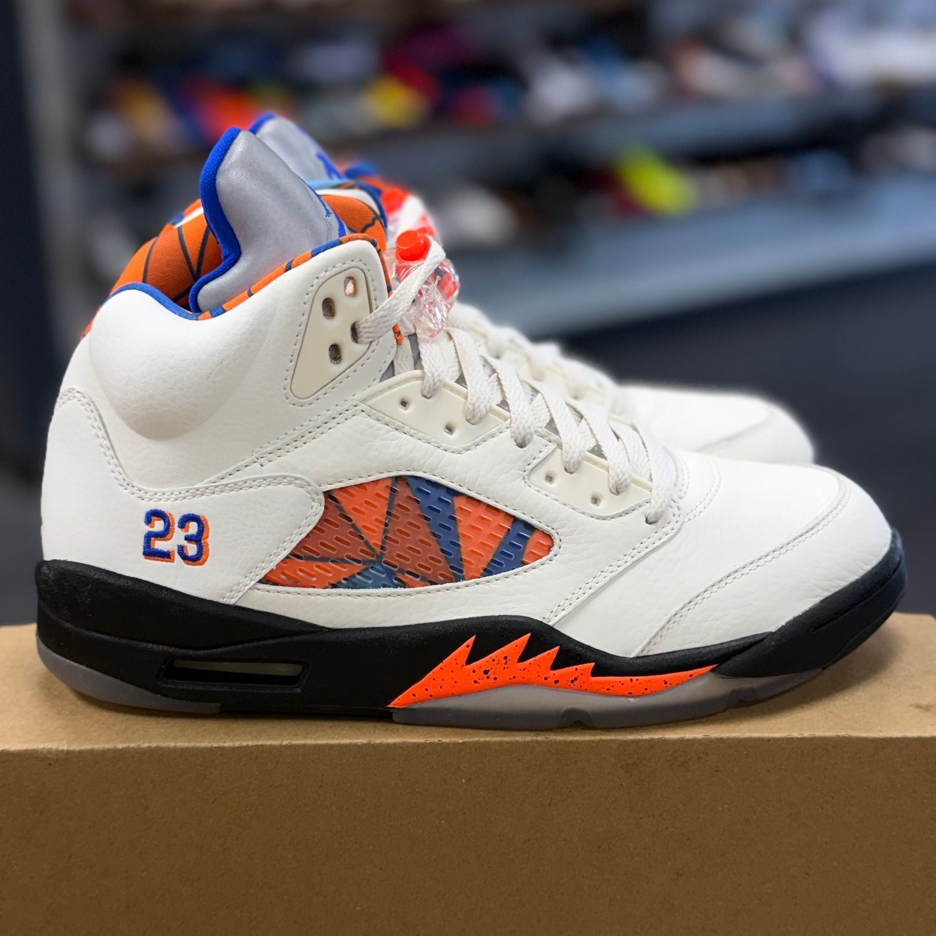 BRAND NEW STEAL - Jordan 5 Retro International Flight
