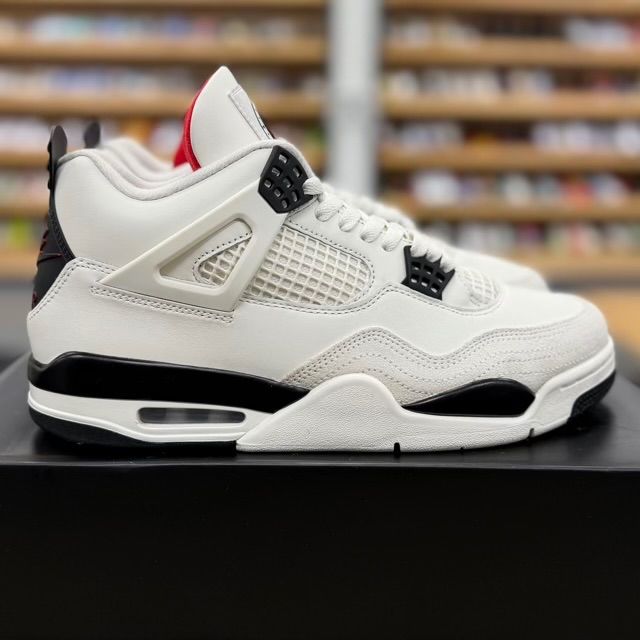 Jordan 4 Retro OG Flight Club - Preowned
