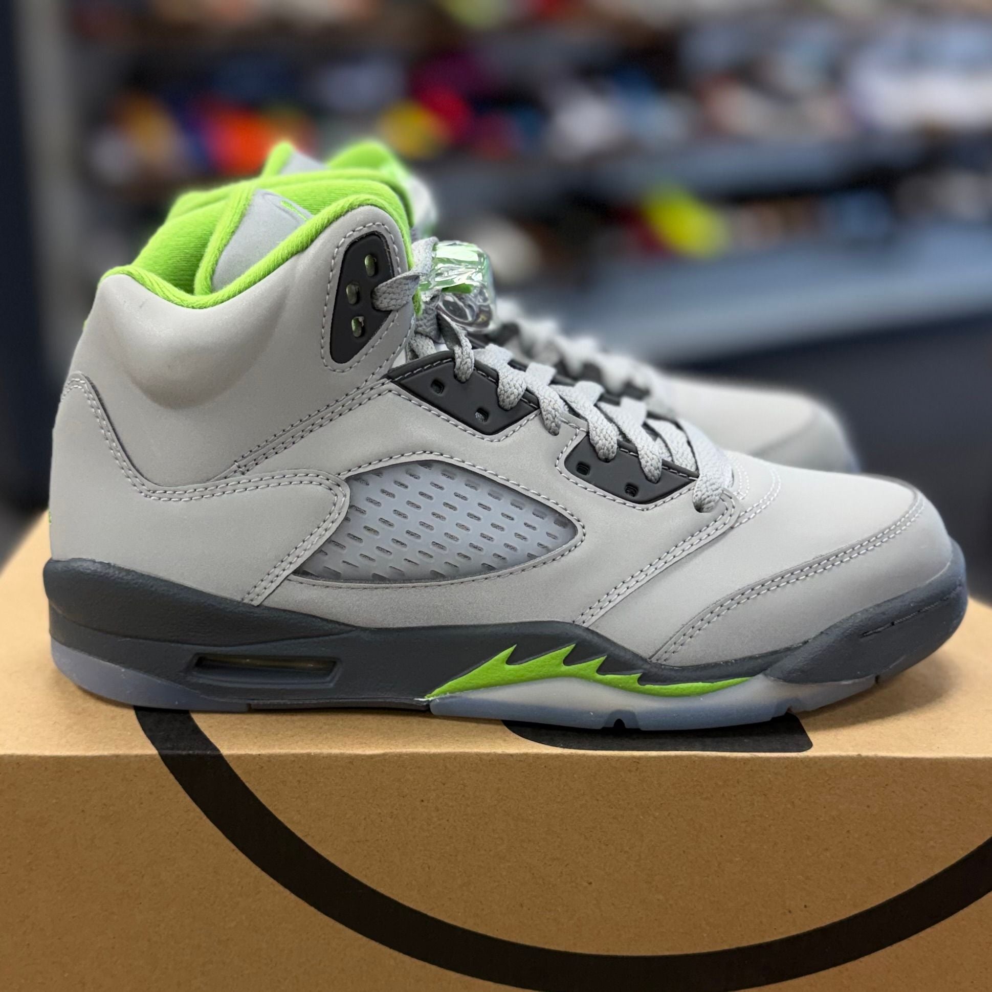 BRAND NEW STEAL - Jordan 5 Retro Green Bean (2022) (GS)