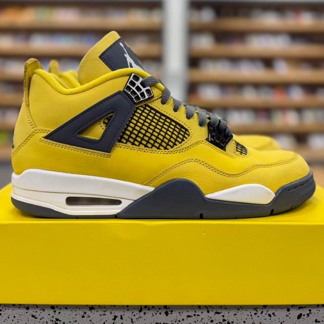 Jordan 4 Retro Lightning (2021) - Preowned