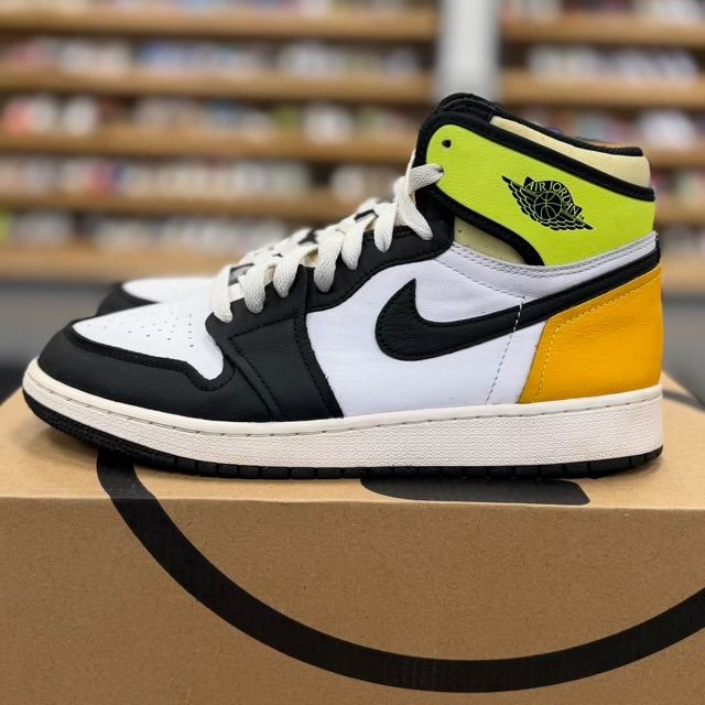 Jordan 1 Retro High White Black Volt University Gold (GS) - Preowned