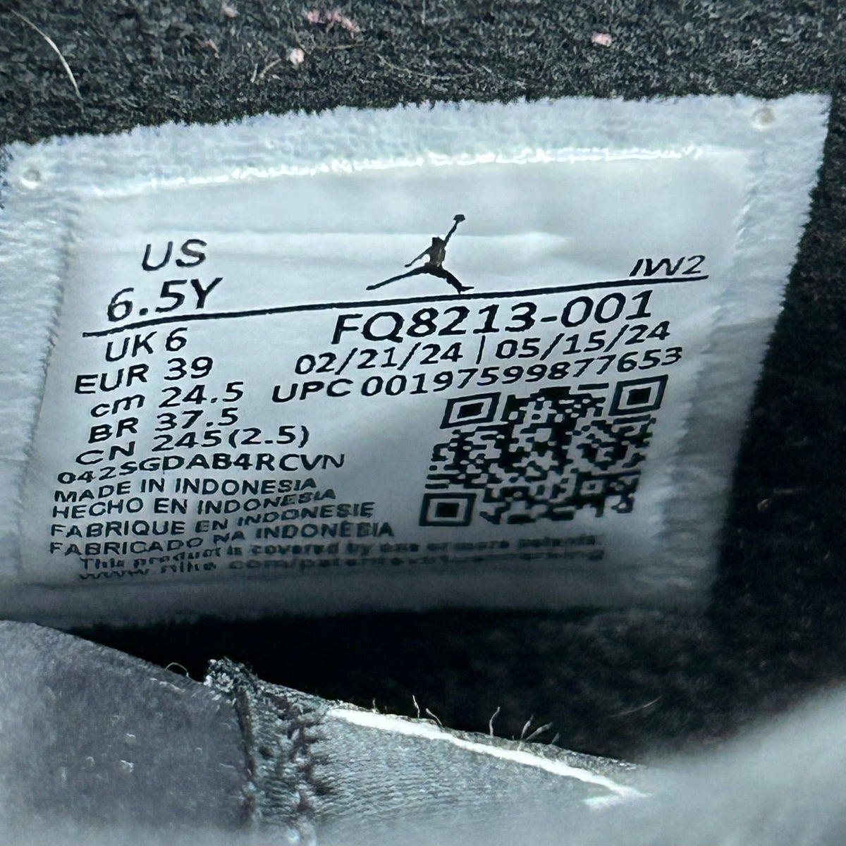 Jordan 4 Retro White Thunder (GS) - Preowned