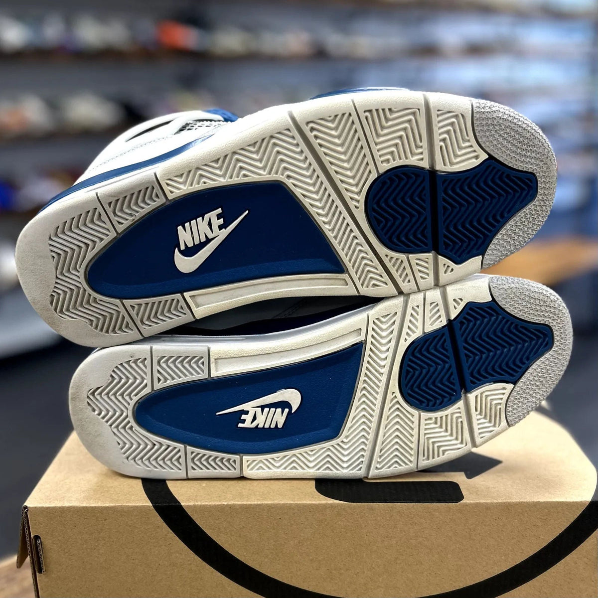 Jordan 4 Retro Military Blue (2024) - Preowned