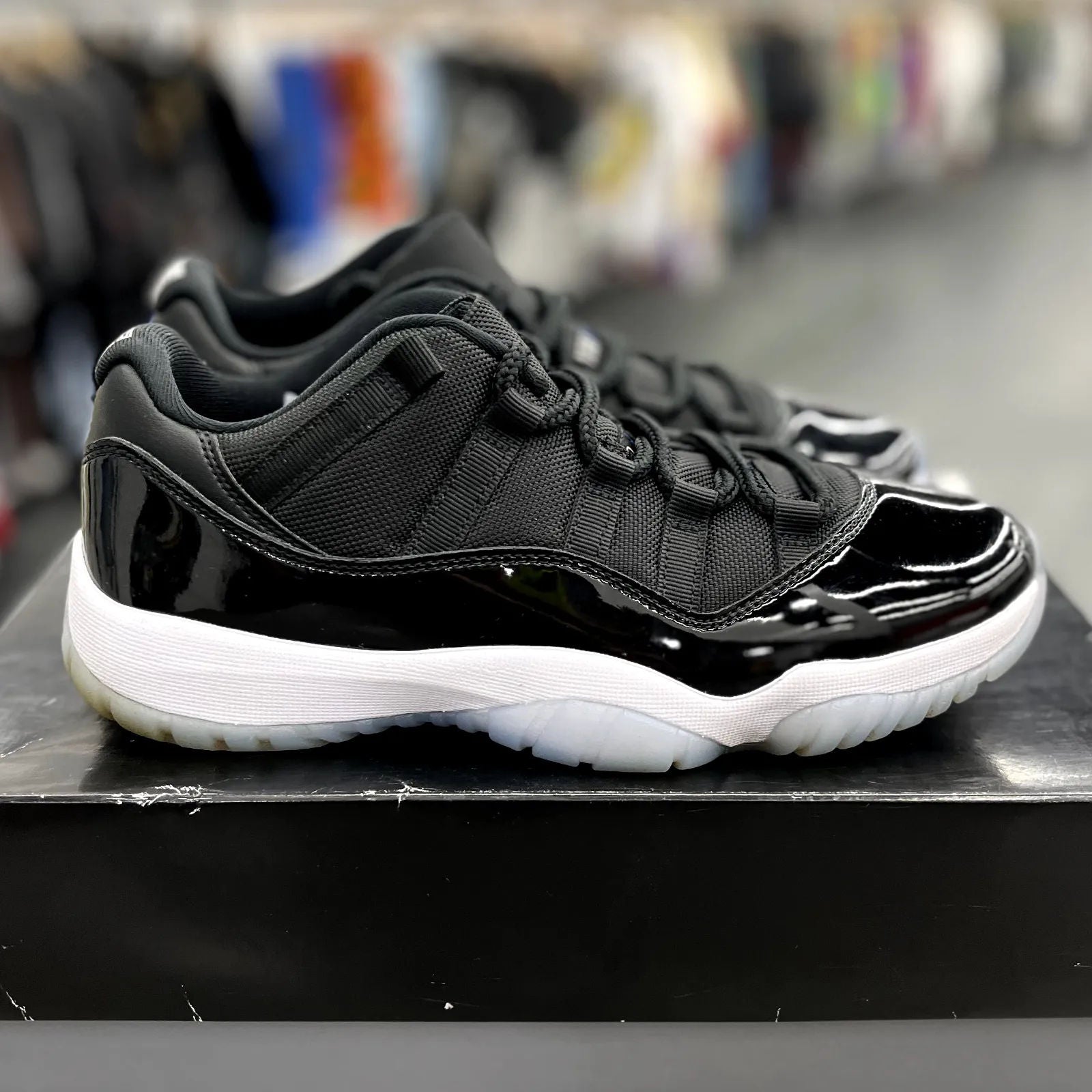 Jordan 11 Retro Low Space Jam - Preowned
