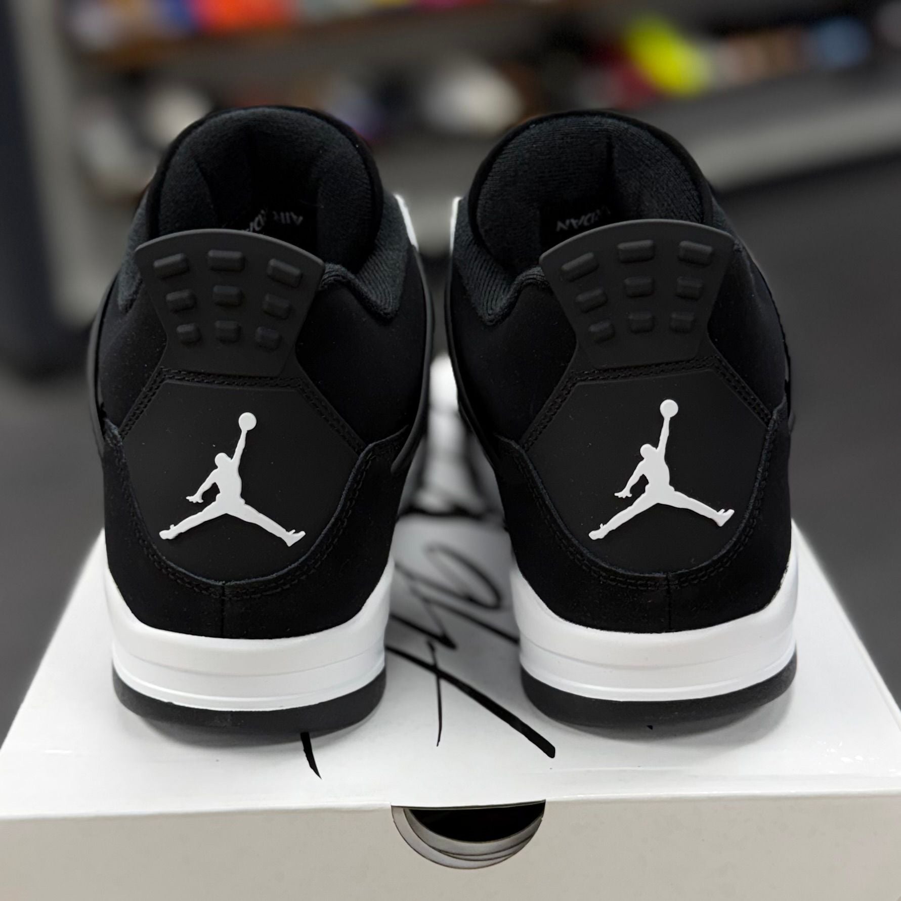 BRAND NEW STEAL - Jordan 4 Retro White Thunder